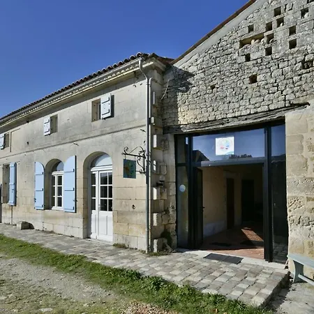 A Travers Chants Oda ve Kahvaltı Clion (Charente-Maritime)